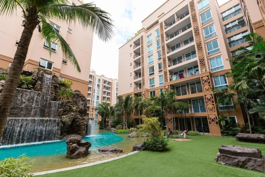 For Sale / Rent Condo Atlantis Condo Resort Pattaya Pool View, fully furnished, can't wait
