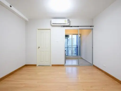 Selling a Supalai Veranda Ratchavipha-Prachachuen condo, unfurnished but with ample usable space. Amazing price! Buy now!