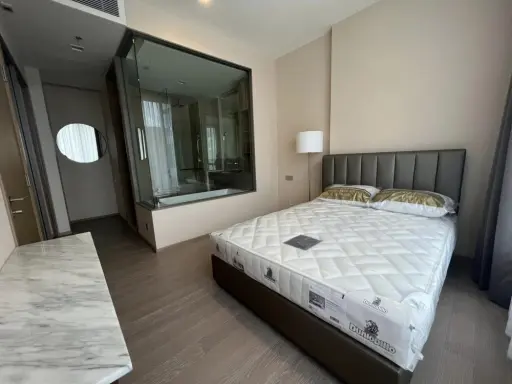 For rent, The Esse Asoke, 27th floor, spacious room, fully furnished, inviting, hurry to book, don't wait, hurry up.