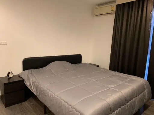 For rent: Rende Sukhumvit 23, 5th floor, fully furnished unit. Very comfortable and ready to move in. Book now! Don't miss out!