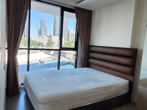 For rent: VTARA Sukhumvit 36, 5th floor, fully furnished unit, very livable. Book now!
