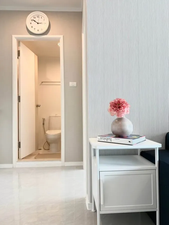 Selling a 1-bedroom unit at Lumpini Parkbeach Jomtien, 14th floor. The interior is decorated in a coordinated style and fully furnished. Book now!