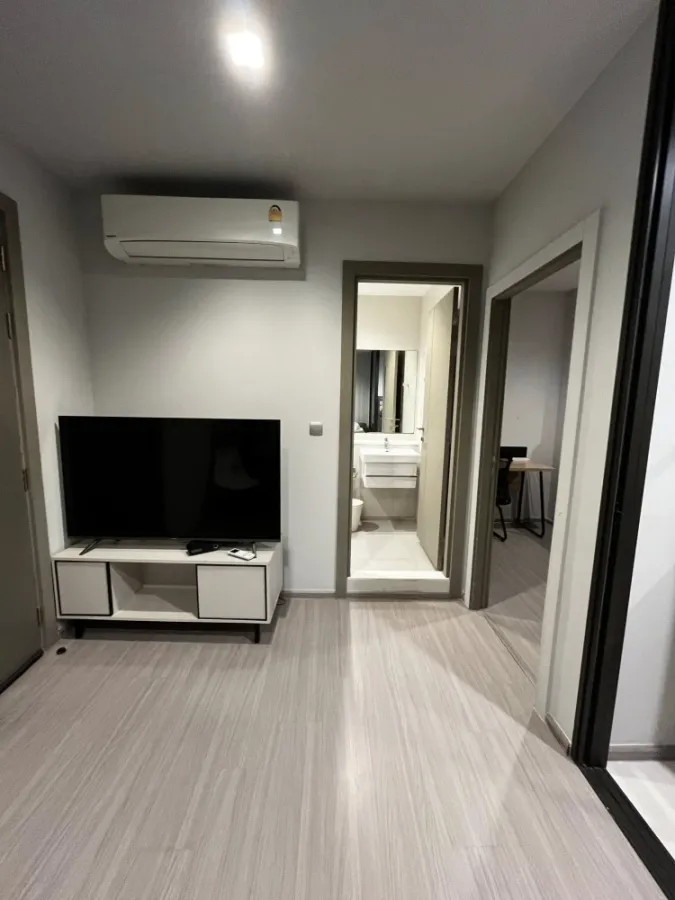 Condo for rent: Life Asoke Rama 9, 33rd floor, beautiful city view, spacious and comfortable. Fully furnished with complete amenities. Book now!