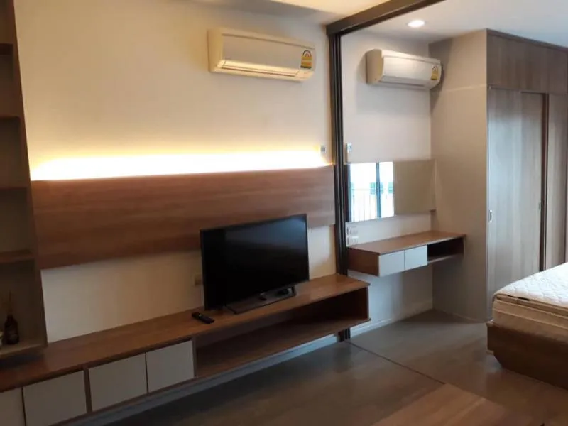 Condo for rent / sale, Trapezo Sukhumvit 16, beautiful room, fully furnished Central well Ready to own