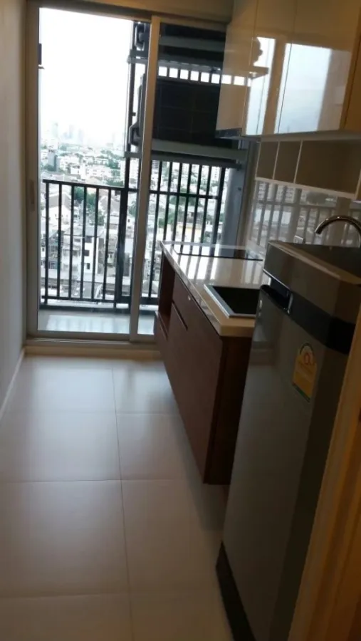 Condo for rent, Fuse Chan-Sathorn, fully built-in furniture. Ready to move in, good location, convenient travel.