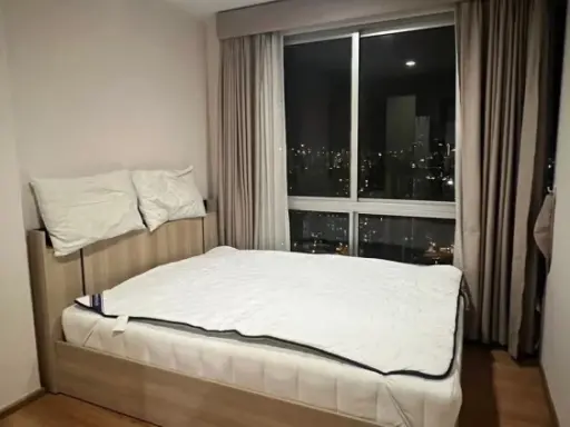 For rent: The base sukhumvit 77, very high floor room (34th floor), fully furnished, don't miss out.