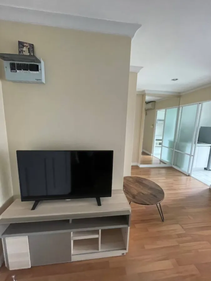 For rent, Lumpini Place Rama 9-Ratchada, very beautiful view, spacious room, not cramped, fully furnished, hurry and reserve before you miss out.