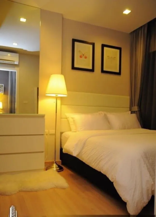 Urbano Absolute Sathon-Taksit for sale. north facing room no sun exposure all year Beautifully decorated in a luxury hotel style. Ready to move in.