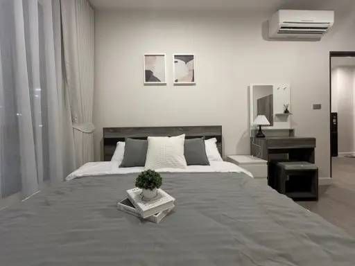 For rent: The Sky Sukhumvit, 4th floor, beautiful room, comes with complete decorations. Book now quickly.