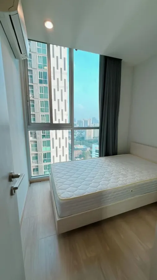For sale or rent: Noble Revolve Ratchada, 2 bedrooms, 2 bathrooms, high floor, beautiful city view, bright and comfortable room, must arrange.