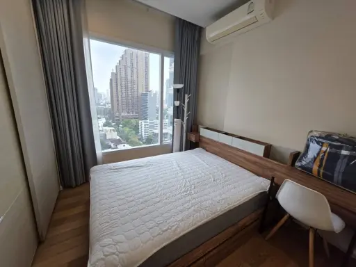 For rent: The Saint Residences, 30 sq.m., 14th floor, Building C. Comfortable and not hot. Don't miss out!