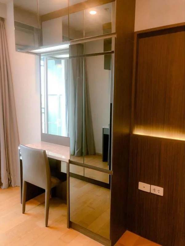 For sale, for rent!! Condo Hive at Sathorn, new, nice room, 23rd floor, good location near shopping areas. Hurry and reserve now!!