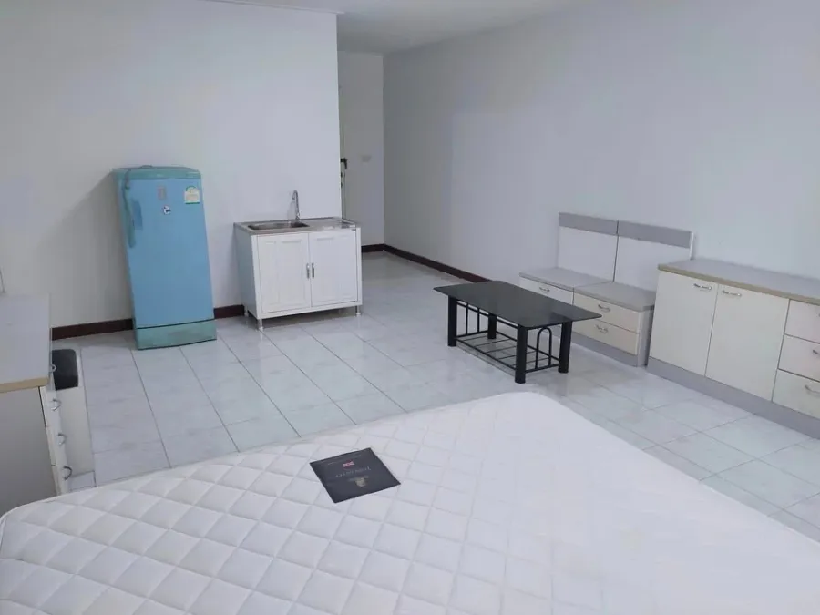 For rent: Commonwealth Pinklao, 12th floor, spacious studio room with amenities. Don't miss it.