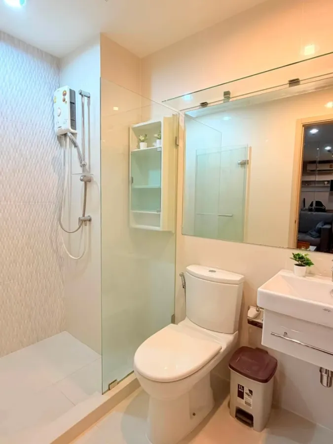 For rent: Life Pinklao, 1 bedroom, 1 bathroom condo with full built-in furniture. Don't miss out!
