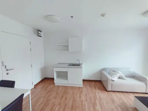 For rent: The Trust Ngamwongwan, large room, 31st floor, balcony facing north, very good price, reserve now.