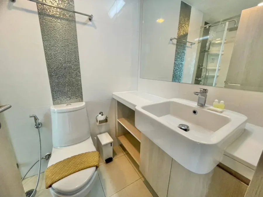 Selling The Cloud Pattaya, 1 bedroom, 1 bathroom. Features high-quality wallpaper and fully furnished. Book now!