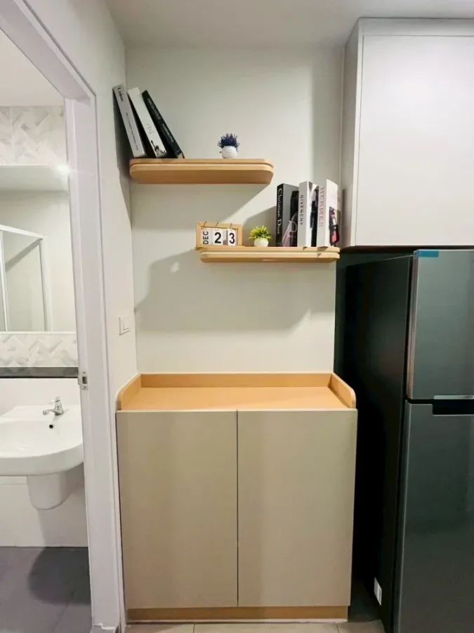 ให้เช่า 𝐑𝐞𝐠𝐞𝐧𝐭 𝐇𝐨𝐦𝐞 𝐖𝐮𝐭𝐭𝐡𝐚𝐤𝐚𝐭 ห้องตกแต่งเฟอร์นิเจอร์ Built-in มีกระจกกั้นห้อง และเครื่องใช้ไฟฟ้า จองเลย