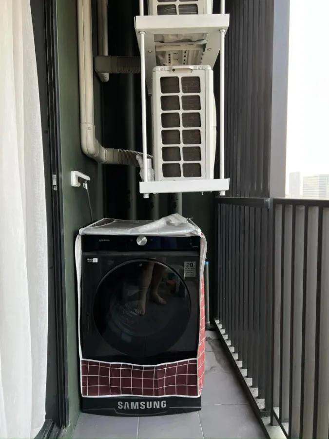 Condo for rent: The Line Vibe, 22nd floor, north side, view of Chang Building, cool air all day even in summer. Book now.