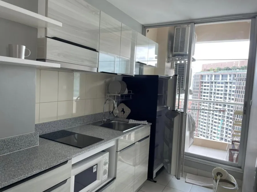 For rent: Life @ Sukhumvit 65, 24th floor, beautiful view, corner room, very private. Well decorated Hurry and reserve now.