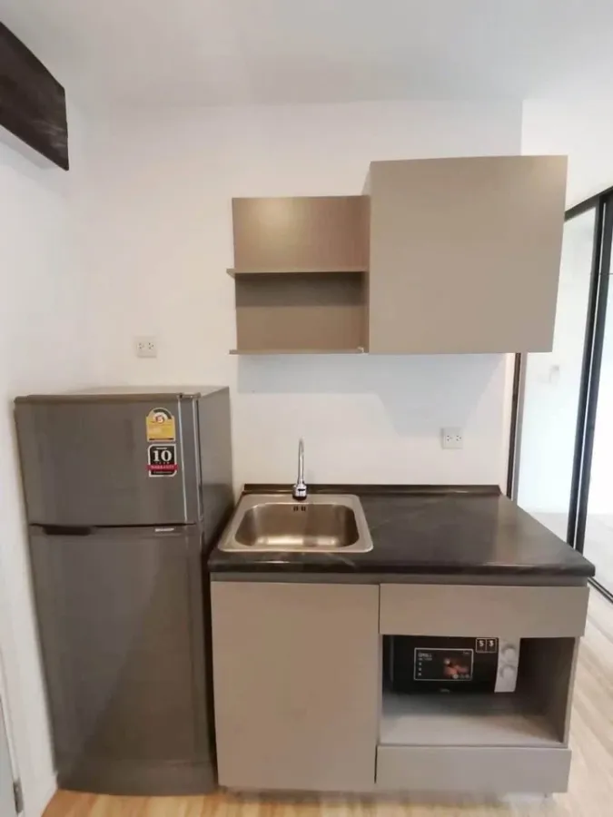 For sale or rent: Kensington Laem Chabang, Building B, 6th floor, size 35 square meters, corner room with pool view, meets all needs.