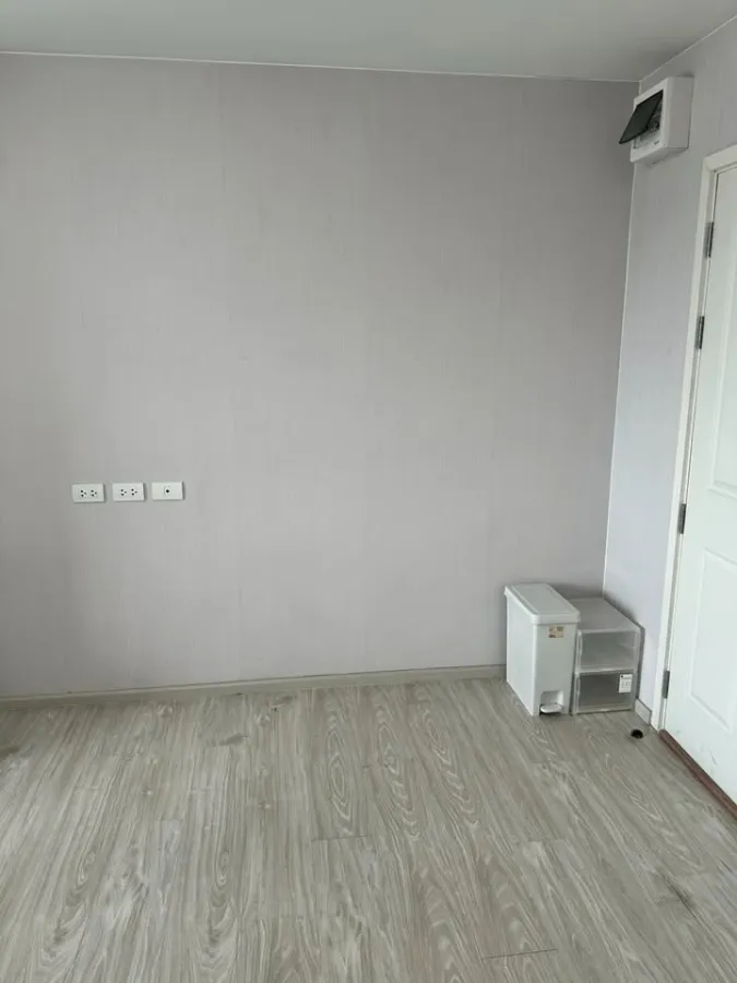 For sale or rent: Aspire Sathorn-Taksin (Brick Zone) studio apartment. Great location, convenient transportation, fully furnished. Don't miss out!