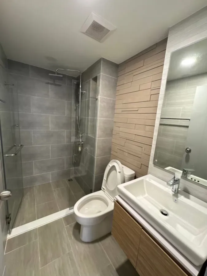 For rent: The Cube South Chaengwattana 15/1. Nice room, fully furnished + appliances included. Book now!