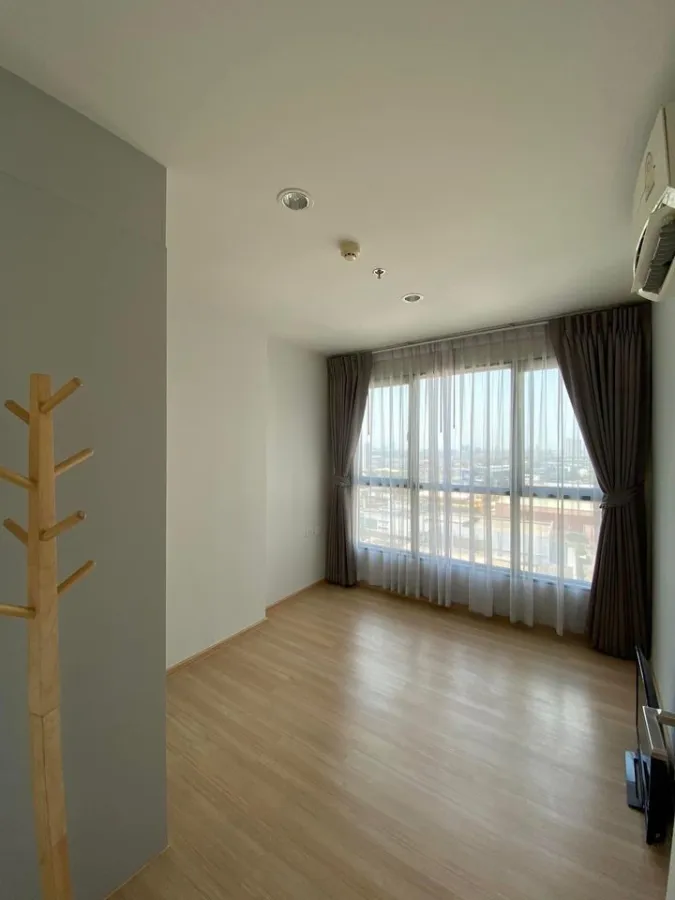 Condo for sale, The Base Chaengwattana, built-in kitchen in minimalist style Comes with a lot of extras. Hurry up to reserve.