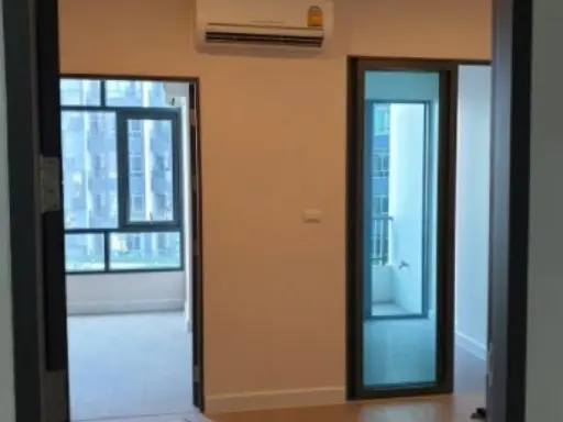 Want to sell urgently Metro Sky Prachachuen, new room with 2 air conditioners, pool view. Very cool. Hurry up.