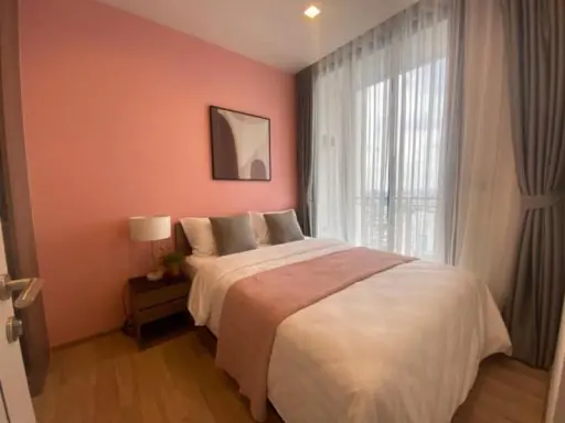 For rent The Line Phahol-Pradipat. Bedroom decorated in cute pink color. fully furnished If interested, don't miss it.