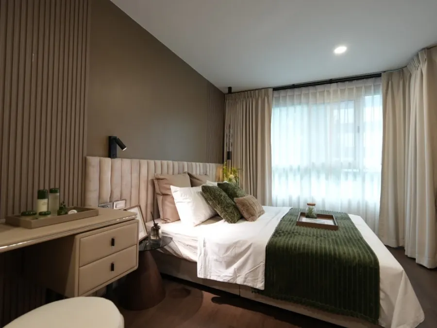 For sale: The Clover Thonglor. Includes free furniture worth over 500,000 baht. Stylish and well-decorated, a very comfortable place to live. Book now