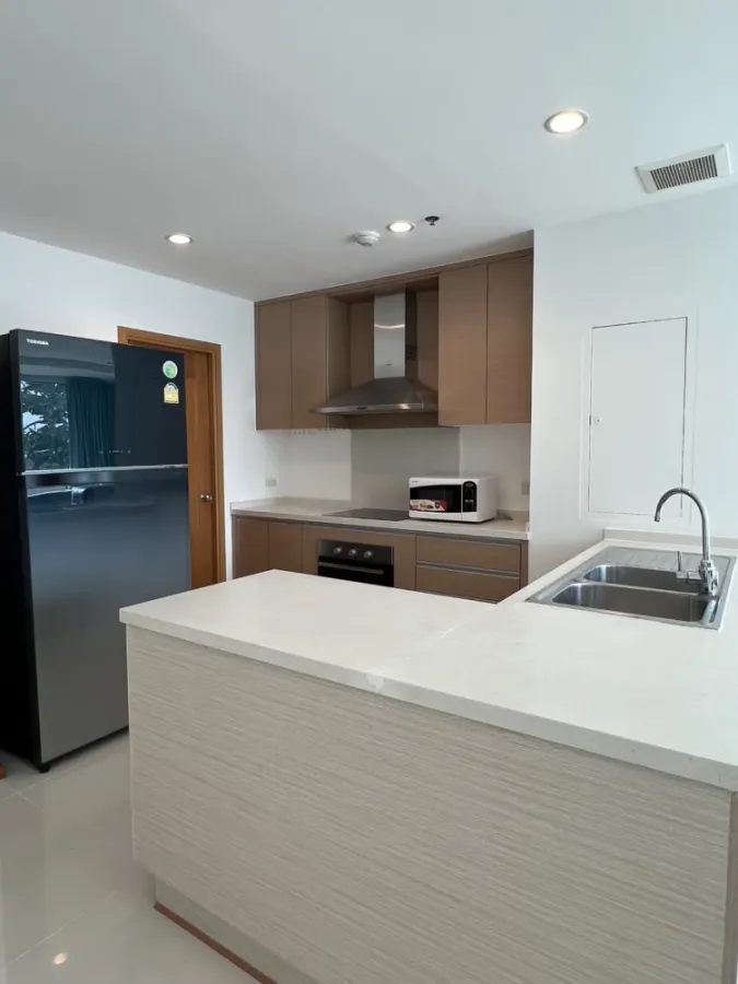 For sale: The Empire Place Sathorn, ready to move in, fully furnished, spacious and comfortable room, suitable for a family. Reserve now!