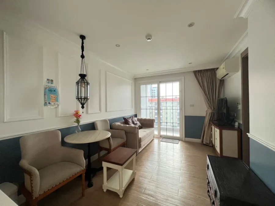 For rent: Seven Seas Cote d'Azur, 8th floor, pool view, fully furnished, very livable. Book now!