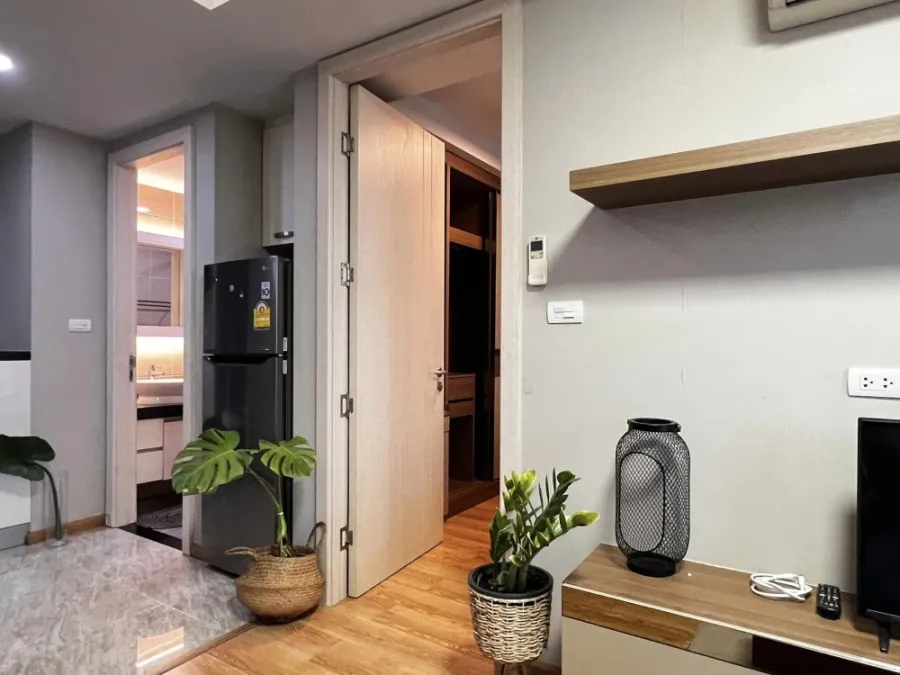 Condo for rent, J.R.Y Condo Rama 9, room decorated in a minimalist style, minimalist, nice built-ins, nice to sleep in, book now.
