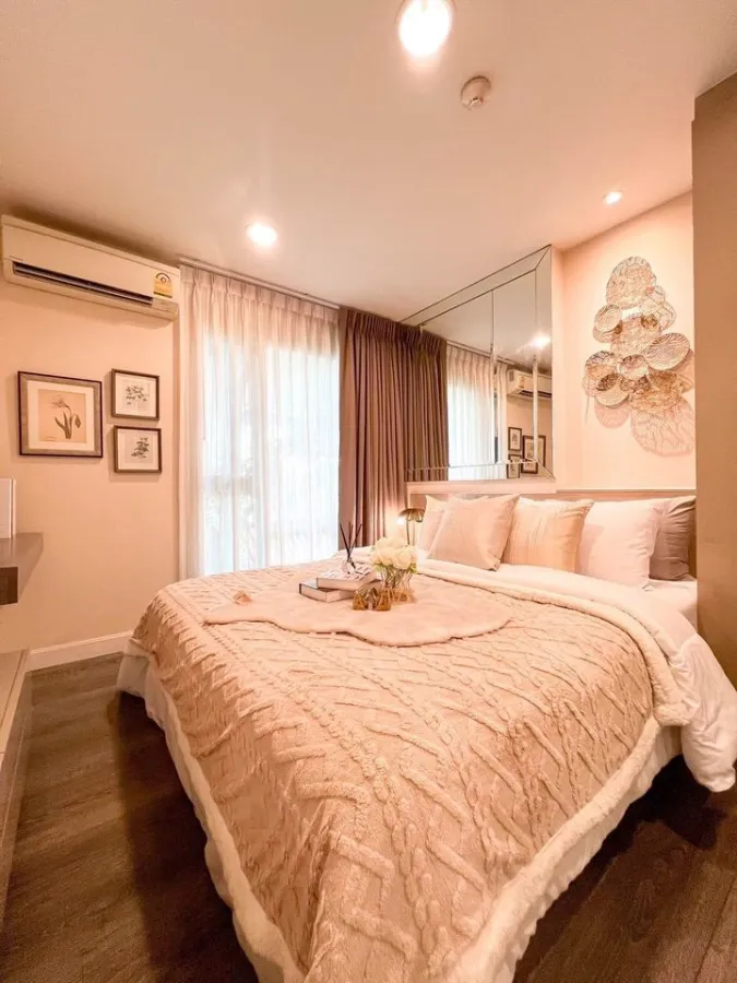 For sale: The Crest Sukhumvit 49, a luxurious Buit-In decorated room, very beautiful and livable. Good furniture, don't miss it.