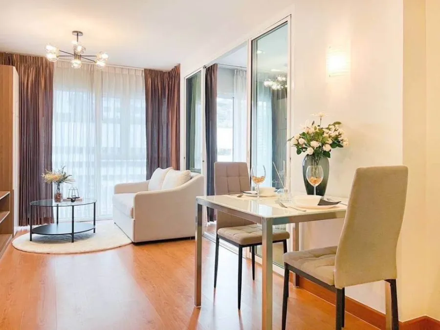 Condo for sale, Tourmaline (Gold), Sathorn-Taksin, 4th floor, open and comfortable view. The room is beautifully decorated. Book now, very worthwhile.