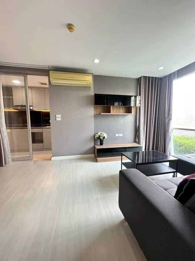ขาย The Room Sukhumvit 64 ห้องกว้างขวาง น่าอยู่สุดๆ โซฟาตัวใหญ่นั่งสบายมาก ไม่จองแล้วจะเสียใจ