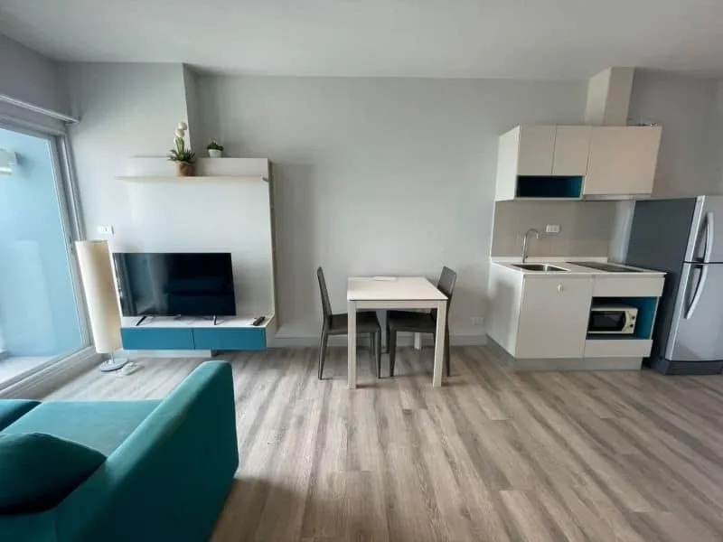 For Rent Centric Sea Pattaya, high floor, city view, open, airy, pleasing to the eyes, very comfortable sofa. Hurry and reserve before you miss out.