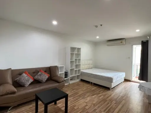 Condo for rent, Regent Home 12, Lat Phrao 41, fully furnished, complete common areas, can't miss it.