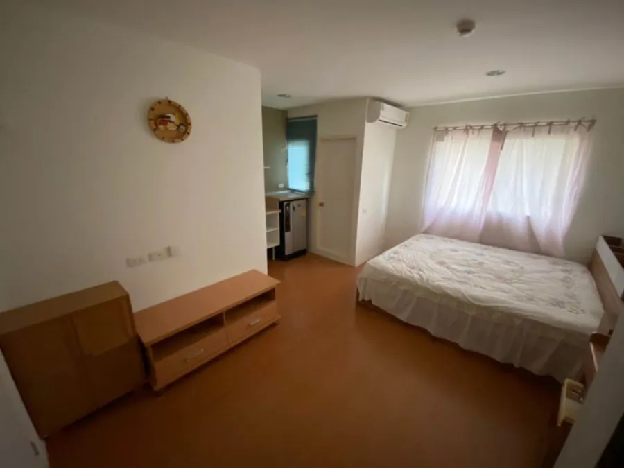 For rent, Lumpini Township, Rangsit, Khlong 1, high ceiling, airy room, comfortable furniture, complete electrical appliances, urgently