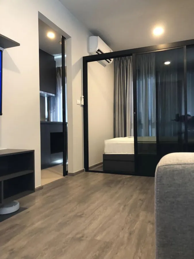 For rent or sale!! Condo Monte Rama 9, beautifully decorated room complete facilities Convenient to travel. Hurry up to reserve now!!