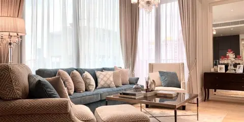 ให้เช่า คอนโด 28 ชิดลม ตกแต่งบิ้วอินหรูหราสุดปัง ชั้นสูง โซฟาน่านั่งสุดๆ หิ้วกระเป๋าเข้าอยู่ได้เลย