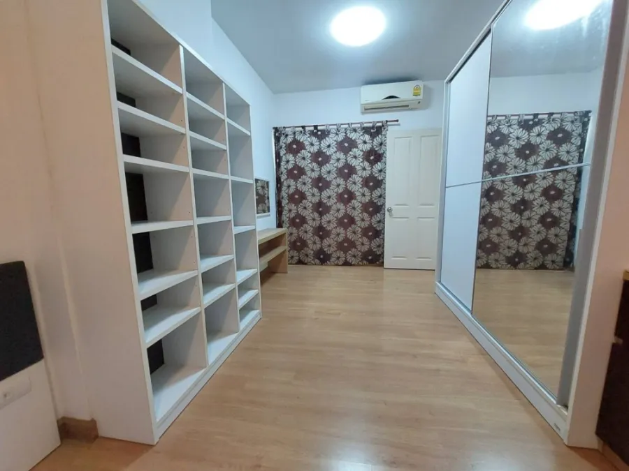 For rent: Supalai City Resort Ramkhamhaeng, spacious room, partitioned, fully furnished, just come and move in.
