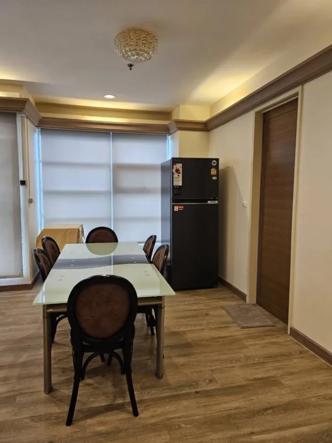 House for rent in the middle of Siam-Pathumwan, 3 bedrooms, 3 bathrooms, fully furnished, hurry and reserve before it's gone.