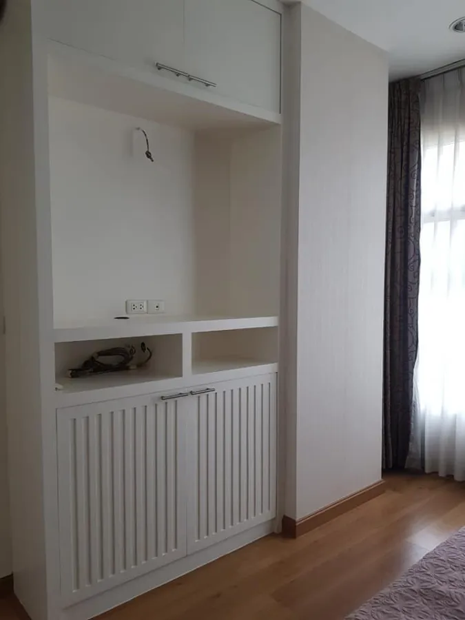 For rent, Baan Klang Krung, Siam-Pathumwan, 2 bedrooms, big sofa, sitting very comfortable. Plus all electrical appliances. Must reserve.