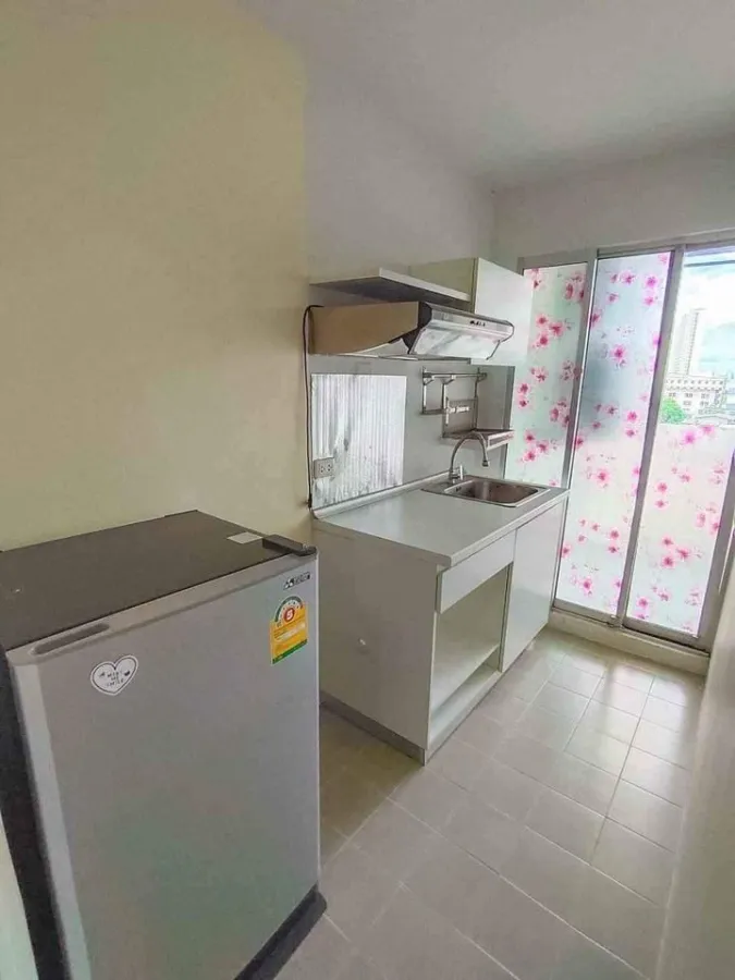 For sale: The Kith Plus Condo Nawamin. The room is in proportion, beautifully decorated, with wallpaper. Book now.