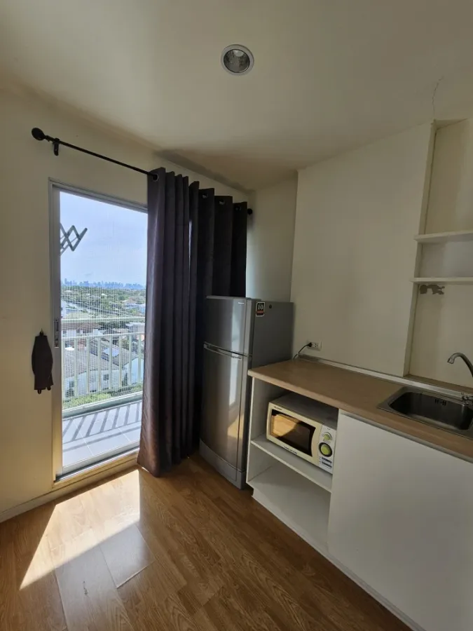 For sale: Lumpini Ville On Nut–Phatthanakan, corner unit with privacy, fully furnished, swimming pool view. Reserve now!