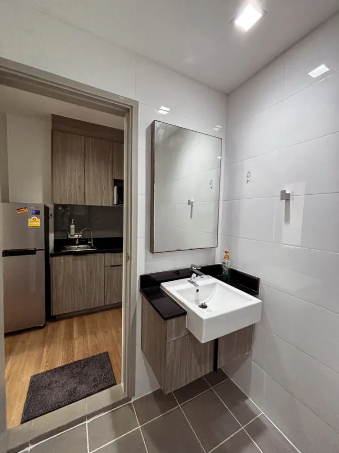 For rent: Chapter one Mid Town Ladprao 24, 24 rooms decorated in a nice tone, with a clear, open city view, not blocked. Don't miss it.