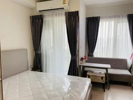 For sale chapter one eco Ratchada - Huay Kwang, the room is not attached to anyone, fully furnished, clear view, natural, has a glass partition, must