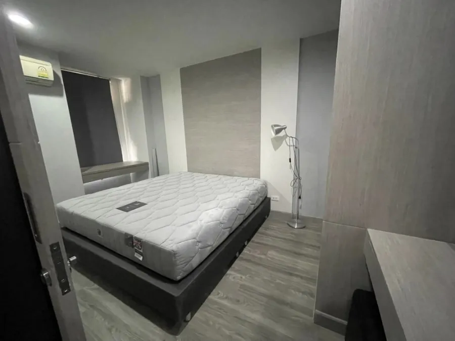 Condo for rent, Baan Navatara, room decorated in white-gray tones. Complete with furniture and electrical appliances. Let me tell you, don't miss it.