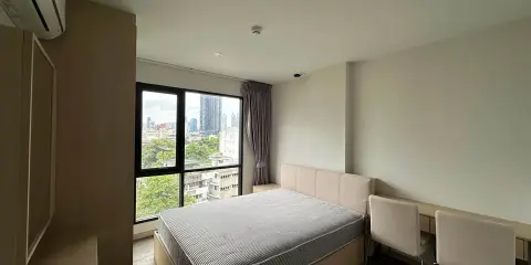 ให้เช่า The Shade Sathorn 1 ห้องโปร่ง พื้นที่ใช้สอยเยอะมาก ระเบียงหันไปทางทิศเหนือ ทิศรับลม จองเลย